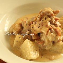 A picture of Satoimo (Taro Root) and Chicken in Cream Sauce.