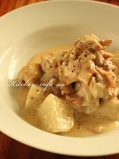 A picture of Satoimo (Taro Root) and Chicken in Cream Sauce.