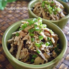 A picture of Umami-Rich Mixed Shio-Konbu, Steamed Chicken and Burdock Root.
