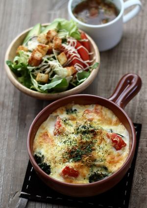 A picture of Doria (Rice Gratin) with Curry Pilaf and White Sauce.