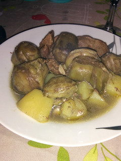 Una foto de Patatas con alcachofas e higaditos de pollo