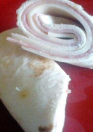 A picture of Sammy's Ham& cheese roll.