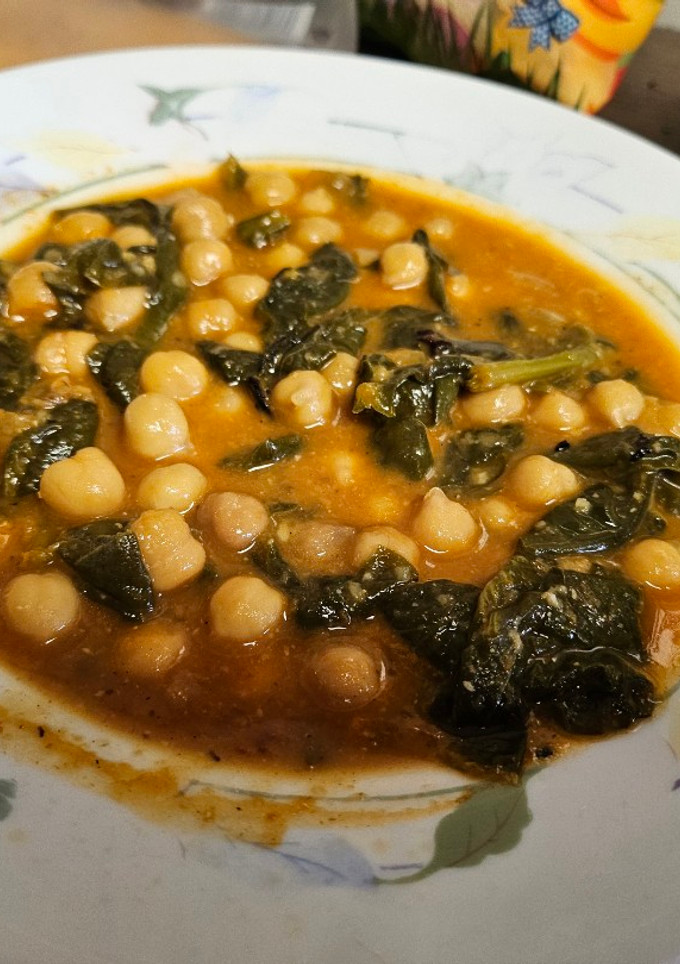 Una foto de Espinacas con garbanzos 🍲