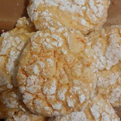 A picture of Juicy's Kickin Lemon Drop Cookies.
