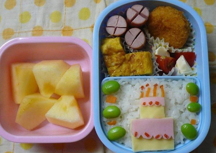 Simple Way to Prepare Homemade Charaben Birthday Cake Bento