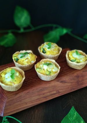 महाराष्ट्रीयन पिठलं फॉनडयु टार्ट(pithla fondue tart) रेसिपी मुख्य फोटो