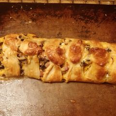 A picture of Chicken Broccoli Braid.