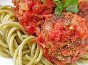 Una foto de Black Bean Meatballs (albóndigas veganas)