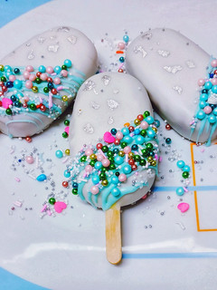 Una foto de Paletas de pastel (Cakesicles)