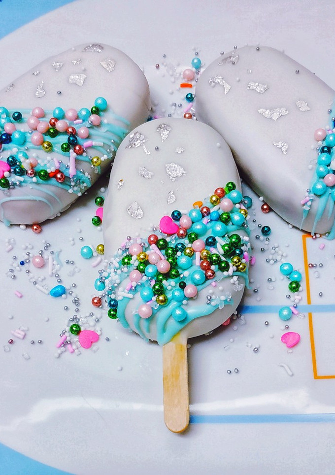 Una foto de Paletas de pastel (Cakesicles)