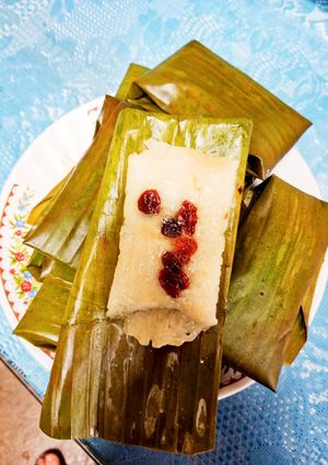 A picture of Thai Sticky Rice Parcels with Raisins.