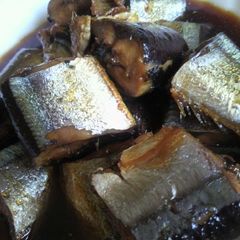 A picture of Tasty Candied Pacific Saury in a Frying Pan.