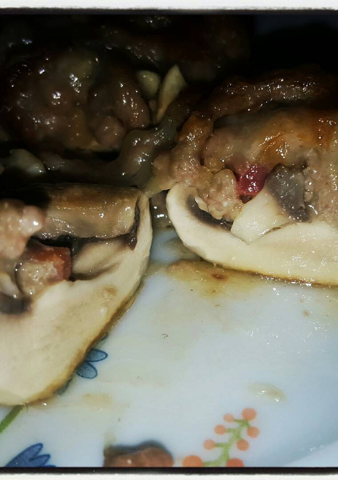 Una foto de Champiñones rellenos gratinado al horno