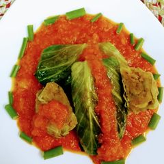 A picture of Cabbage rolls in arrabbiata sauce.