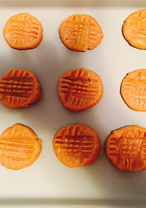 A picture of Gluten Free Peanut Butter Cookies.