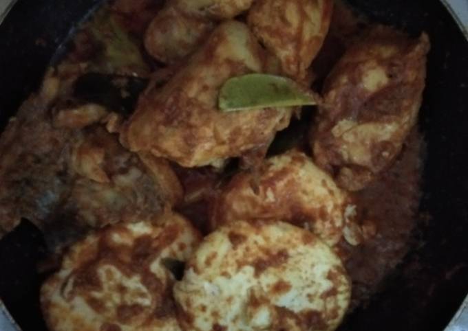 Bagaimana Membuat Telur dan ayam balado simple bgt yang Lezat