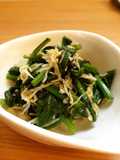Spinach and Shirasu in a Light and Refreshing Lemon Stir-fry