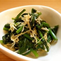 A picture of Spinach and Shirasu in a Light and Refreshing Lemon Stir-fry.
