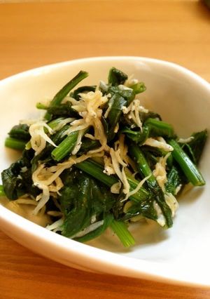 A picture of Spinach and Shirasu in a Light and Refreshing Lemon Stir-fry.