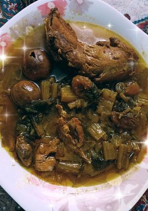 عکسی از دستور خورشت کرفس با گردن بوقلمون