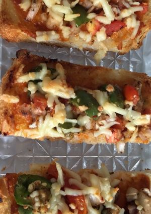 A picture of Bread pizza.