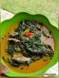 Gulai daun singkong ikan asin baung