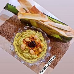 Hummus with lavash A picture of Hummus with lavash.