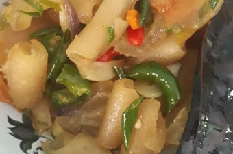 Langkah Mudah untuk Membuat Oseng kikil daun jeruk Praktis