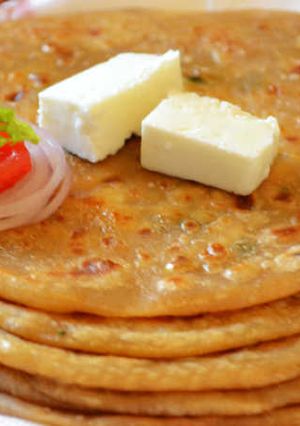আলুর পরোটা রেসিপির প্রধান ছবি