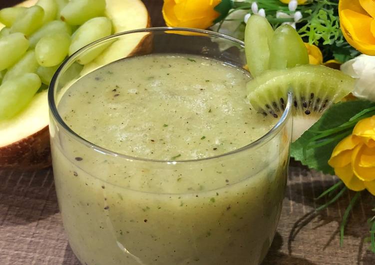 Step-by-Step Guide to Prepare Homemade Muskmelon Kiwi Smoothie – Summer Drink