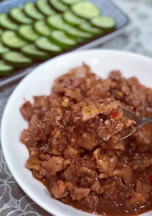 Hình của món Ba rọi xào mắm ruốc.