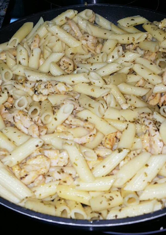 Una foto de Macarrones con pollo