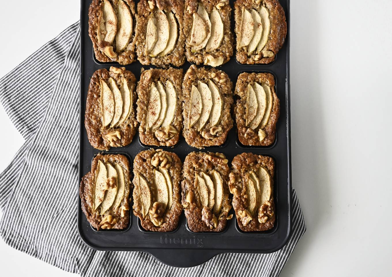 Apple, Walnut and Cinnamon Cakes