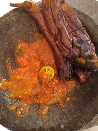 Langkah Gampang Menyiapkan Resep Terong bakar sambal tomat yang  Bikin Ketagihan Anti Ribet, Lezat Sekali
