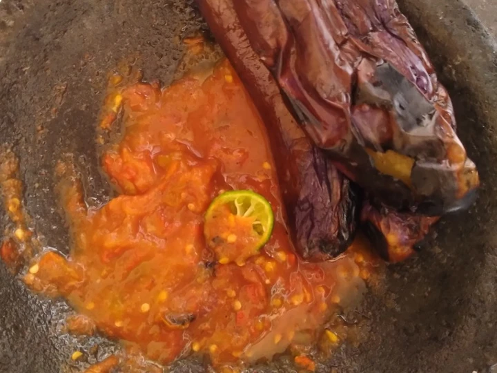 Langkah Gampang Menyiapkan Resep Terong bakar sambal tomat yang  Bikin Ketagihan Anti Ribet, Lezat Sekali