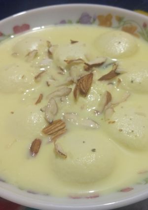 रस मलाई (Rasmalai recipe in Hindi) रेसिपी मुख्य फोटो