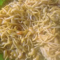 A picture of Macaroni and spaghetti jollof.
