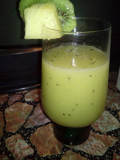 Una foto de Jugo natural piña kiwi