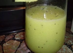 Una foto de Jugo natural piña kiwi