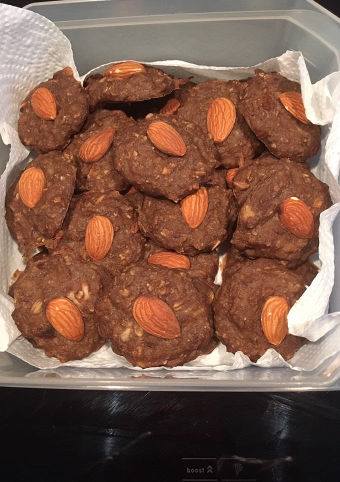 Una foto de Galletas de avena, muesli y plátano