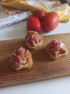 Una foto de Tartar de fuet