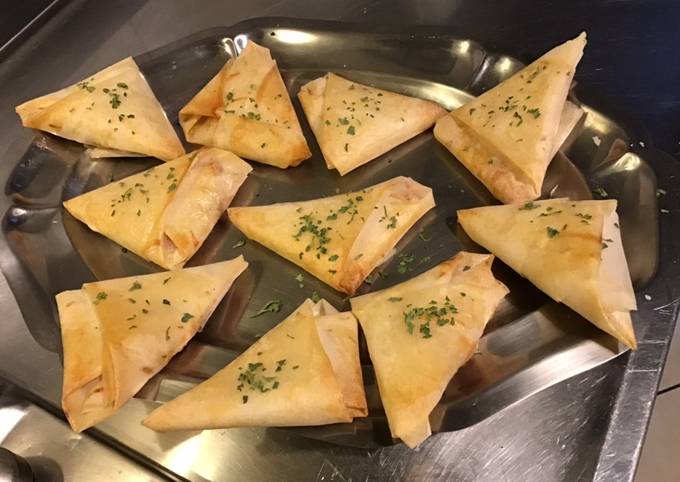 Feuilles de brick farcies aux trois fromages,jambon blanc et tomates de