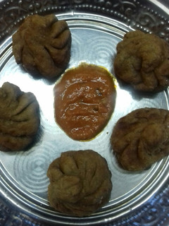 Yam stuffed wheat fried momos(கோதுமை மோமோஸ்) (Wheat fried momos recipe in tamil) செய்முறை முக்கிய புகைப்படம்