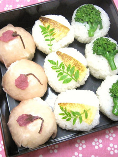 A picture of For Hanami Bento Easy! Sakura Temari Sushi.