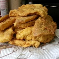 A picture of Mama's catfish & spaghetti.