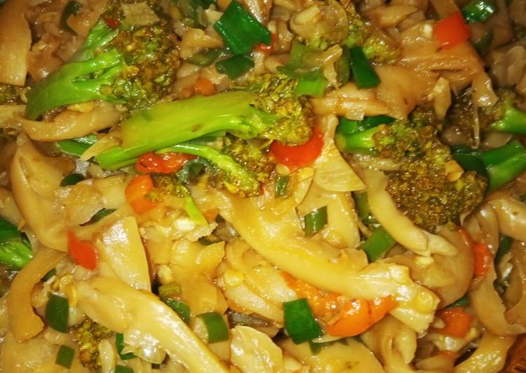 Resep Jamur tiram brokoli masak pedas yang Enak