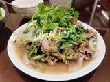 Bò xào cần, hành tây