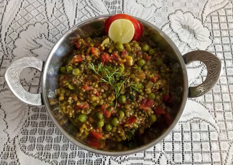 Recipe of Any-night-of-the-week Bajra,moong and peas khichdi