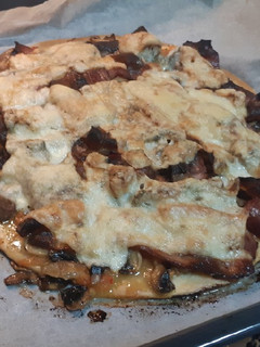Una foto de Pizza con masa quebrada