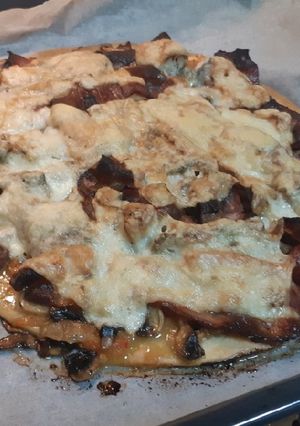 Una foto de Pizza con masa quebrada